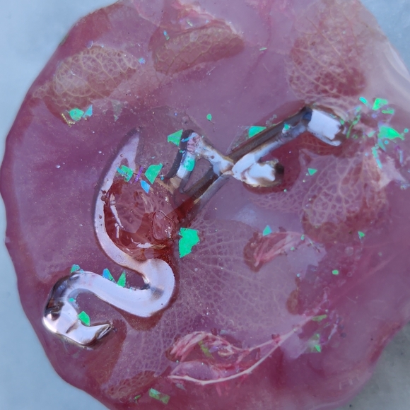 Handmade Flamingo Resin Phone Grip - Picture 3 of 4